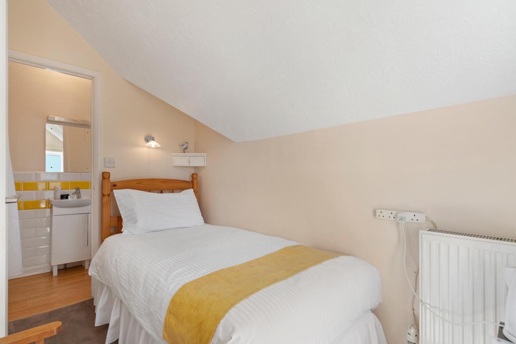 Anchor Guest House Haverfordwest Δωμάτιο φωτογραφία